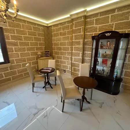 Castlehawk לינה וארוחת בוקר