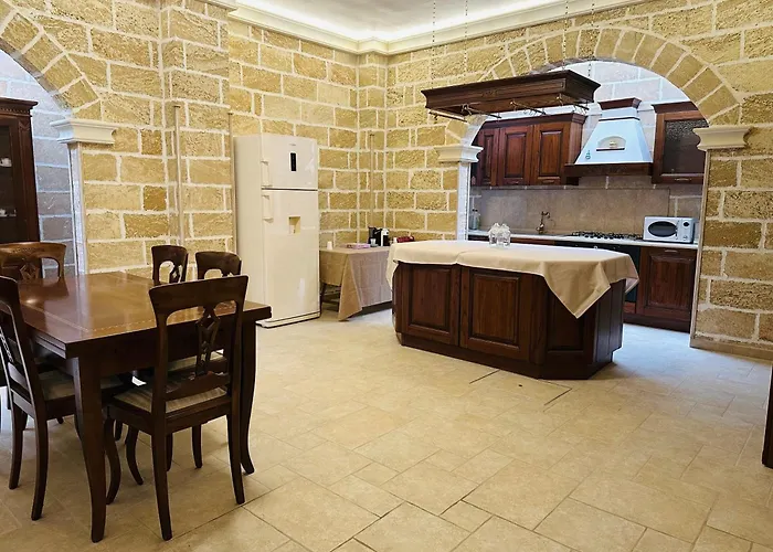 Castlehawk לינה וארוחת בוקר