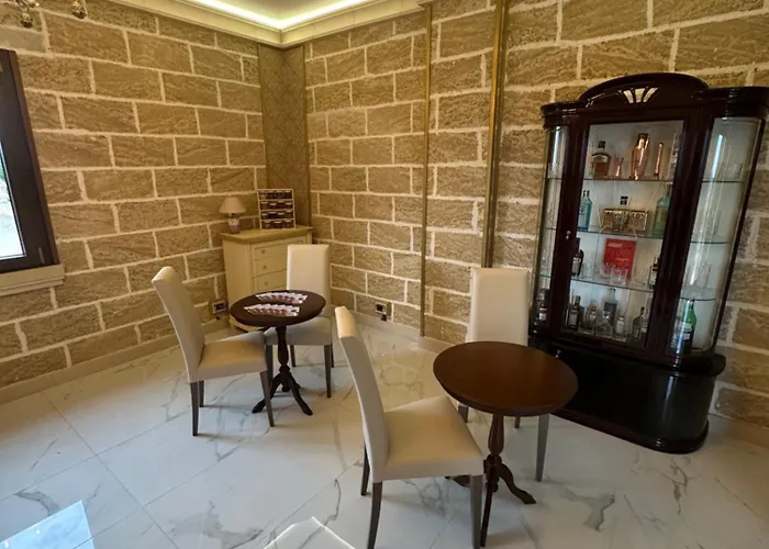 Castlehawk לינה וארוחת בוקר